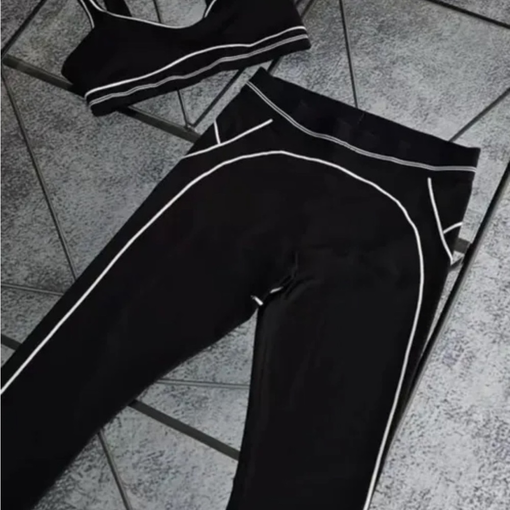 ALO Yoga Black Leggings with White Piping - Picture 3 of 8